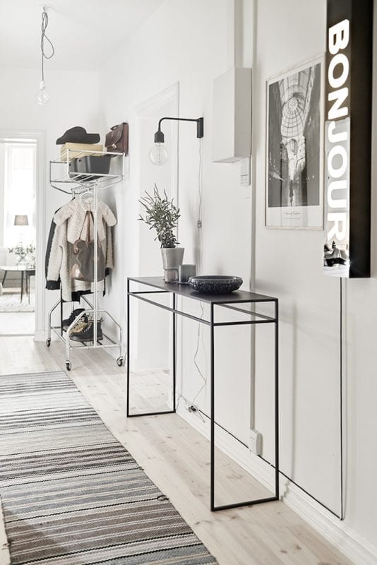 Neutral modern entryway | 100+ Beautiful Mudrooms and Entryways at Remodelaholic.com