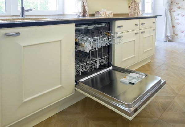Cleaning a dishwasher
