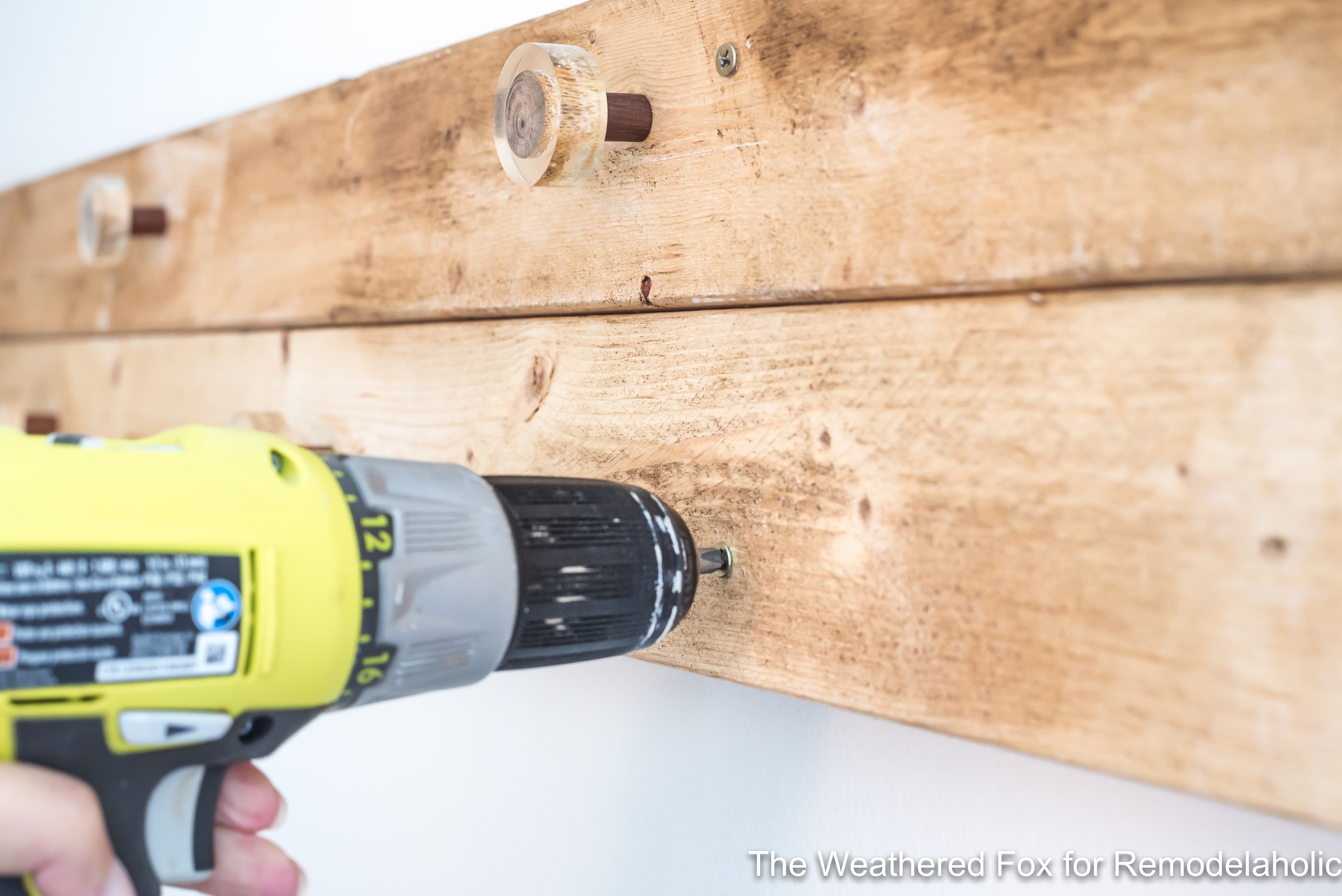 Farmhouse Wall Rack DIY | Remodelaholic