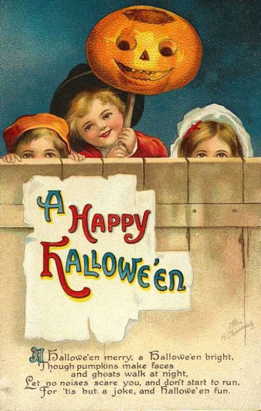 Add something fun and unique to your Halloween decor with one of these 30+ Free Printable Vintage Halloween Images featured on Remodelaholic.com