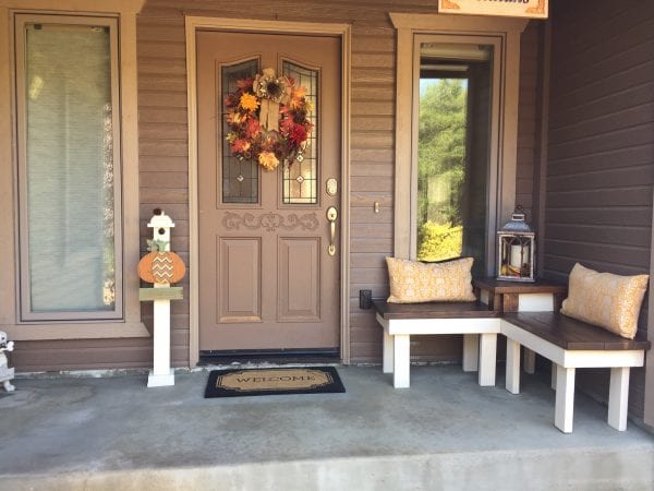 front porch with DIY corner bench, Pinspiration Mommy featured on @Remodelaholic