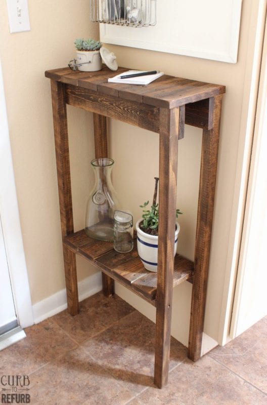Pallet table and 15 awesome pallet furniture ideas featured on remodelaholic.com