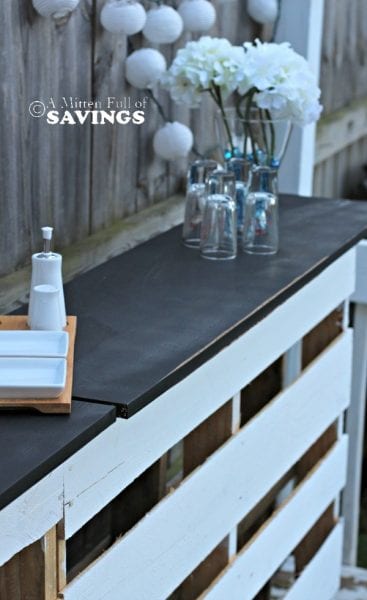 diy-patio-bar-out-of-wood-pallets