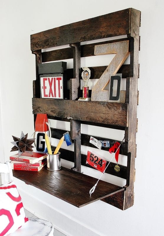 folding pallet desk and 15 awesome pallet furniture ideas featured on remodelaholic.com