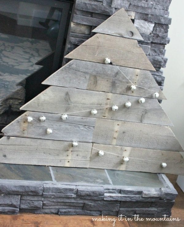 pallet-wood-christmas-card-tree-making-it-in-the-mountains