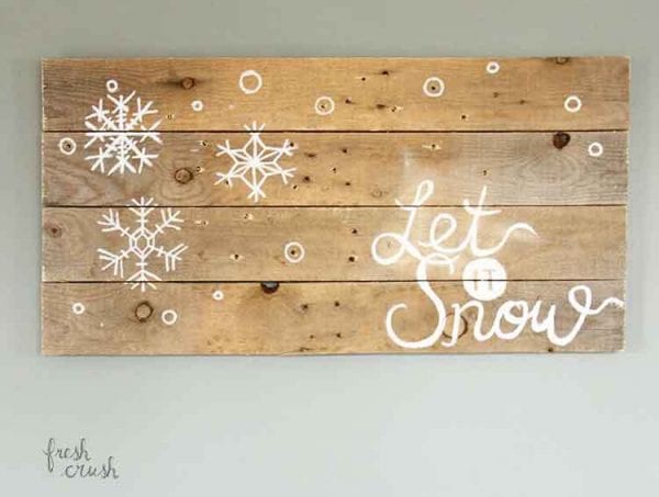holiday-pallet-sign-lighted-off-fresh-crush