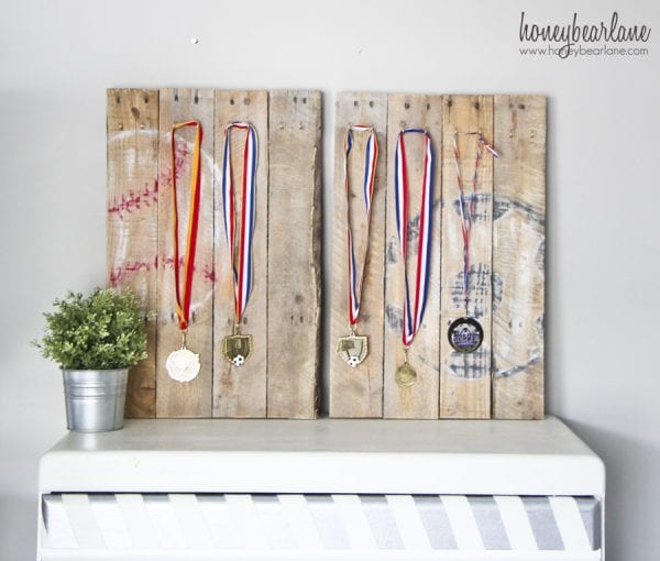 pallet-wood-metal-display-honey-bear-lane