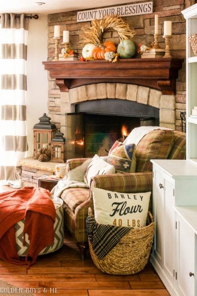Take your decor from Fall to Thanksgiving by changing a couple of things and using this inspiration. 30 Perfect Thanksgiving Mantels Featured On Remodelaholic.com