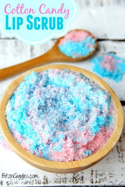 Tweens are sometimes hard to find gifts for. Rather than buy one make one with these 30 Christmas gifts to make your Tween featured on Remodelaholic.com