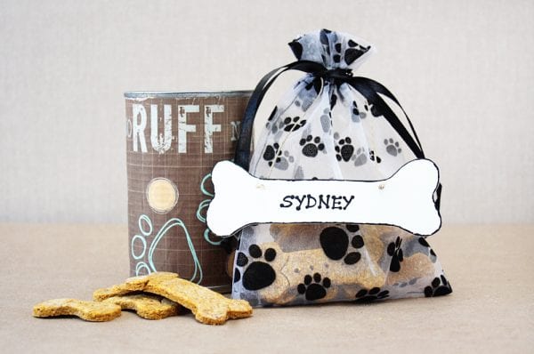 Christmas time is a great time to let your pets know you care. Create on of these 12 DIY Christmas Gifts for Pets to let them know you love them featured on Remodelaholic.com