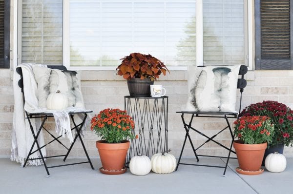 Transition From A Halloween Porch To A Thanksgiving Porch With A Few Simple Changes 22 Festive Thanksgiving Porches Featured On Remodelaholic Com
