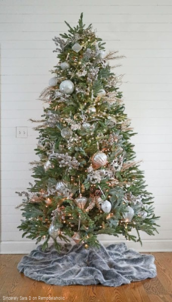 How to Decorate a Christmas Tree in 5 Simple Steps | Remodelaholic