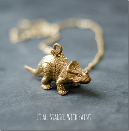Tweens are sometimes hard to find gifts for. Rather than buy one make one with these 30 Christmas gifts to make your Tween featured on Remodelaholic.com