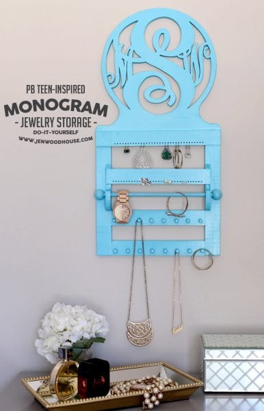 Tweens are sometimes hard to find gifts for. Rather than buy one make one with these 30 Christmas gifts to make your Tween featured on Remodelaholic.com