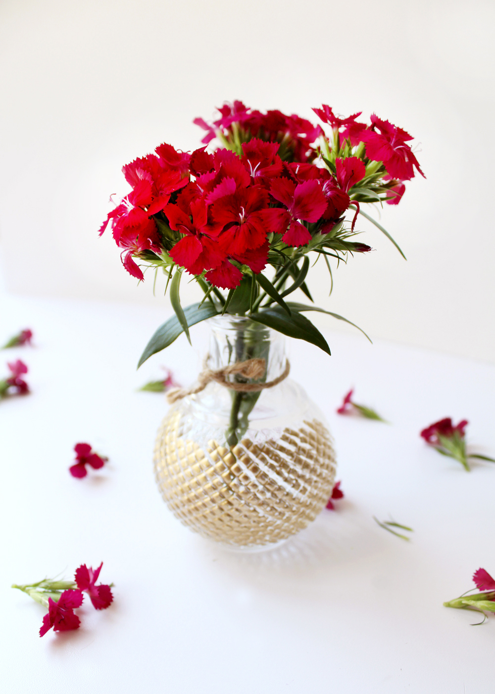 Remodelaholic 20 Modern DIY Flower Vases