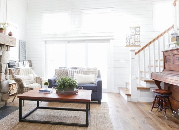 Feature DIY Reclaimed Wood Coffee Table 19