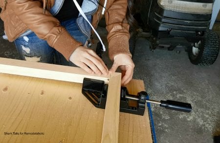 Build This Mid-Century Inspired Triangle Leg Bench | Remodelaholic