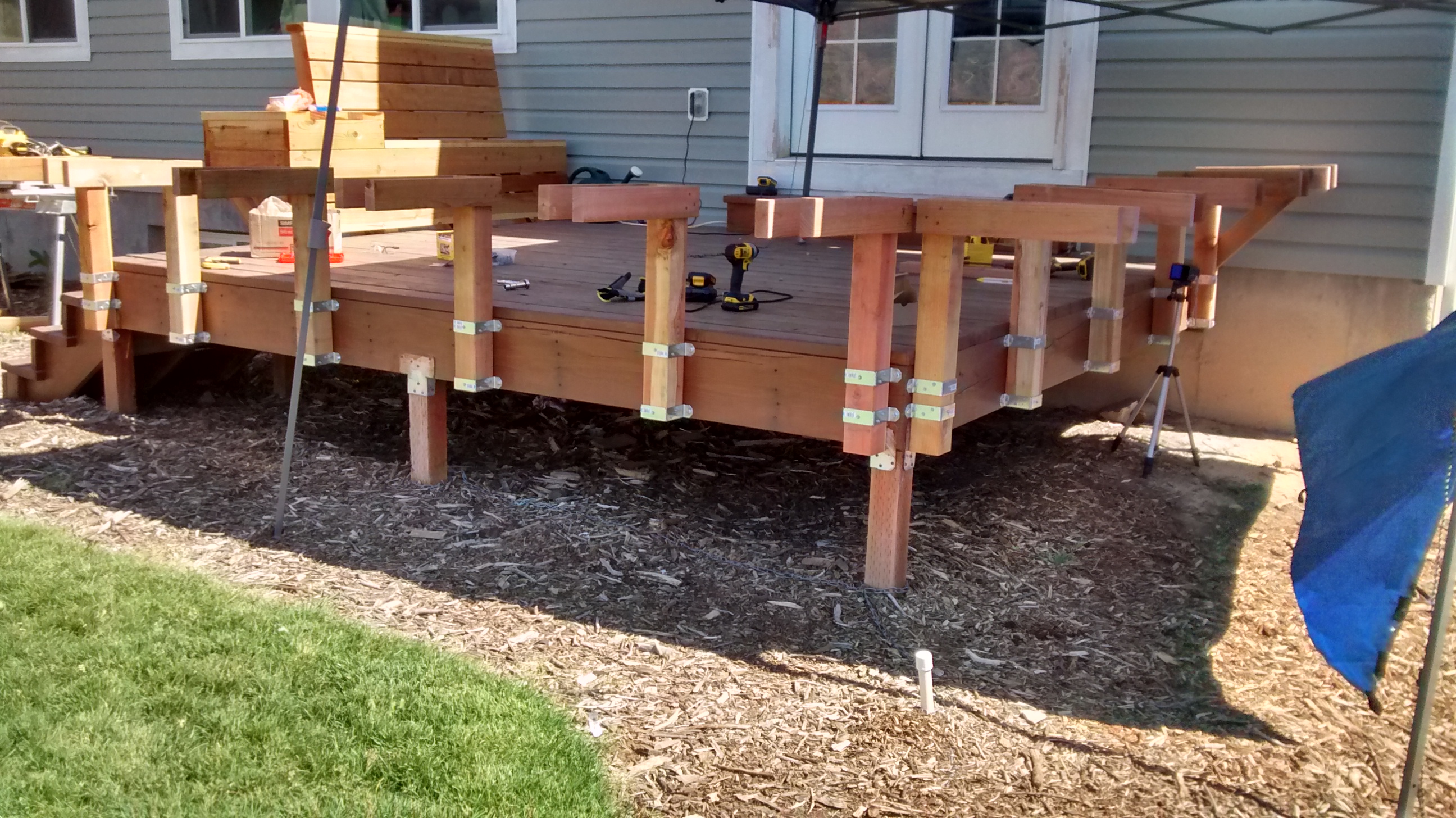 How to Build Space-Saving Deck Benches for a Small Deck | Remodelaholic