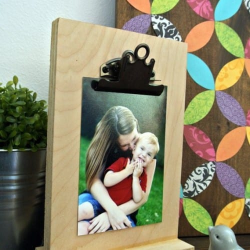 Free Printable 2018 Desk Calendar Plus Easy DIY Desktop Calendar Stand Or Photo Display @Remodelahol (7)