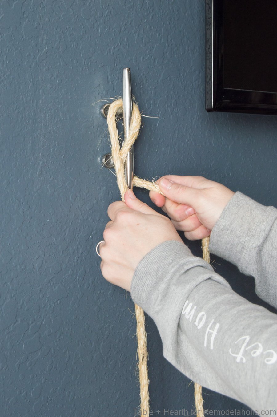 Nautical Organization Easy DIY Floating Rope Shelf Remodelaholic