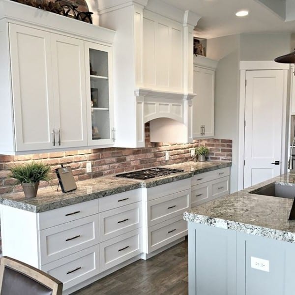 Homeshow @Remodelaholic White Kitchen With Brick Backsplash
