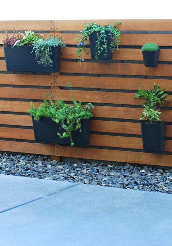 5.5 DIY Wood Slat Garden Wall With Planters