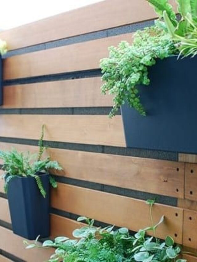 DIY WOOD SLAT GARDEN WALL WITH PLANTERS