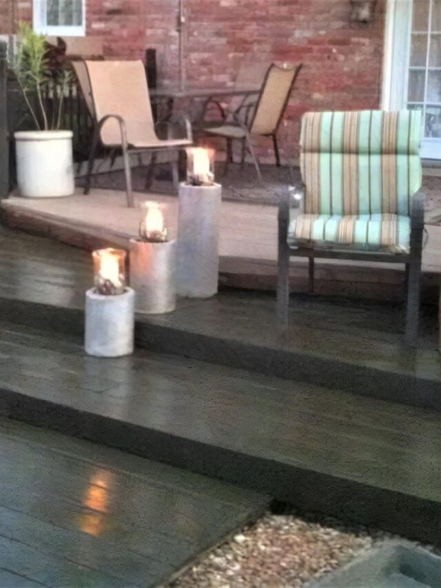 1 Diy Wooden Pallet Deck Ready For Summer The Second Wind Of Texas Featured On Remodelaholic 021943