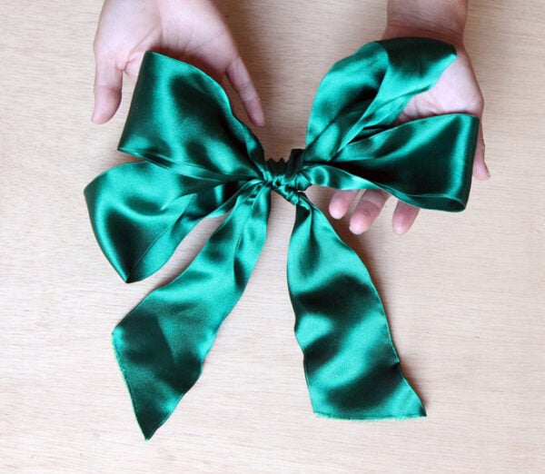 How to Make a DIY Ribbon Bow (2 easy ways) Remodelaholic