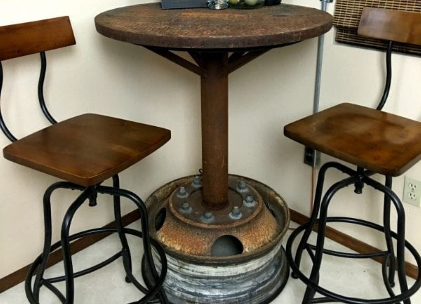 1 Industrial Bar Table Built Of Salvaged Materials By Salvage Sister And Mister Featured On @Remodelaholic 600x800